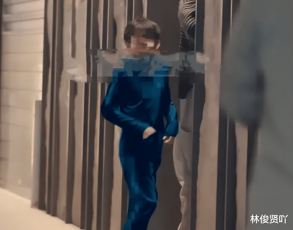 暂时放下失去母亲的悲伤继父具俊晔暴瘦很多九游会真人游戏第一品牌大S儿子难得露面(图6)