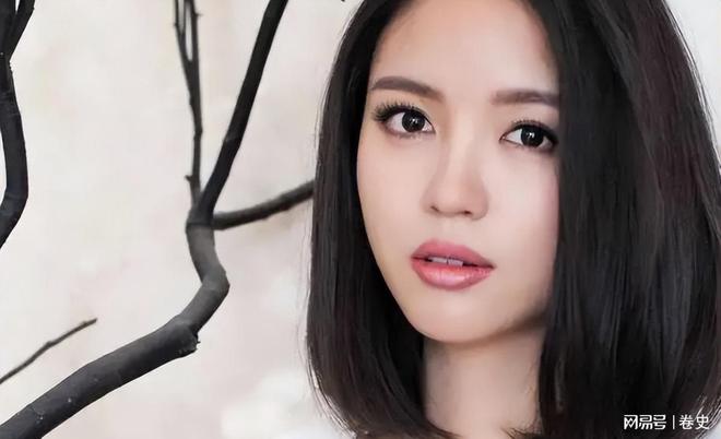 门怀孕6个月上春晚站C位真人生赢家九游会网站艳压奚梦瑶拒嫁30亿豪(图7)